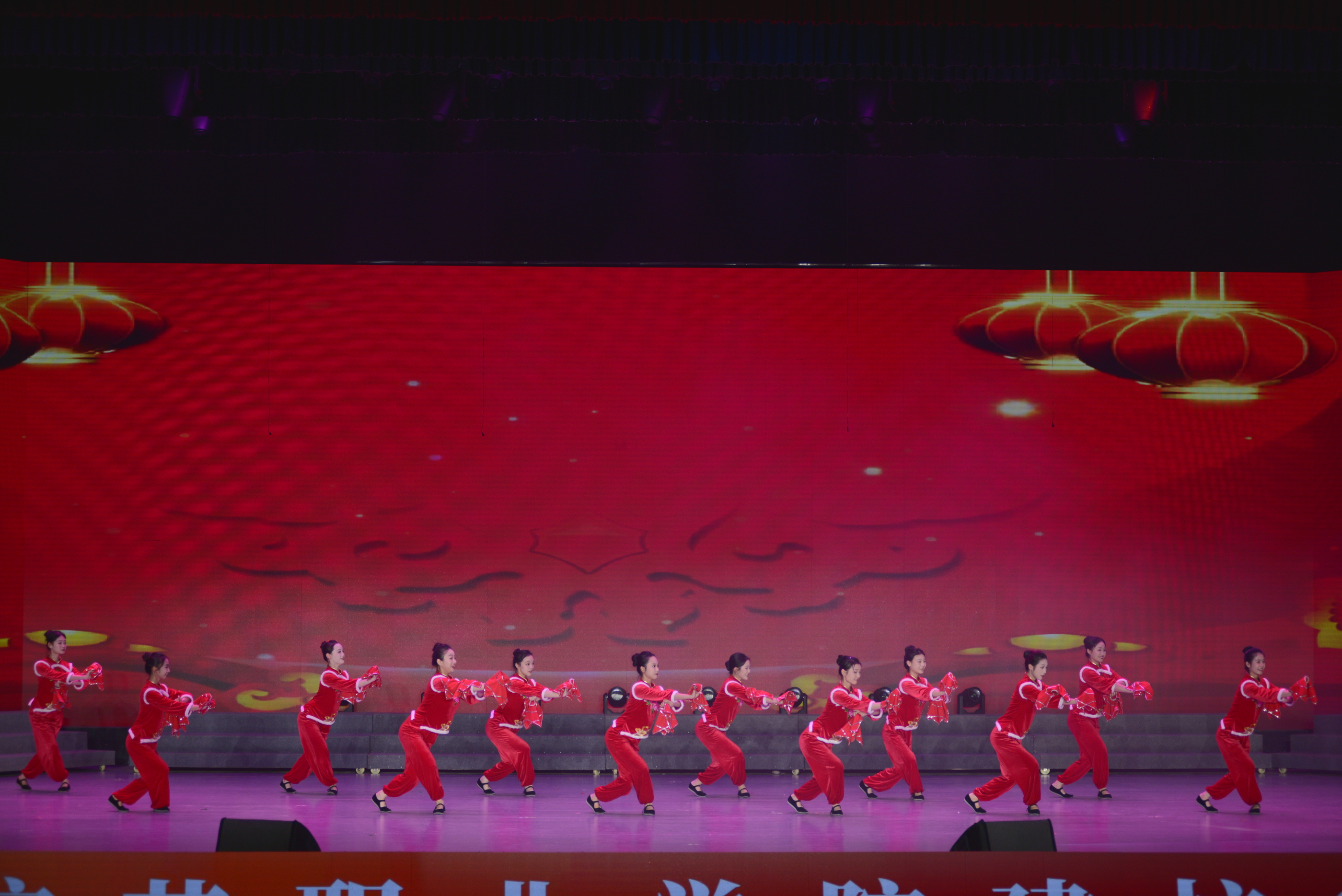 民间民族舞 (1) 民间民族舞 (1)