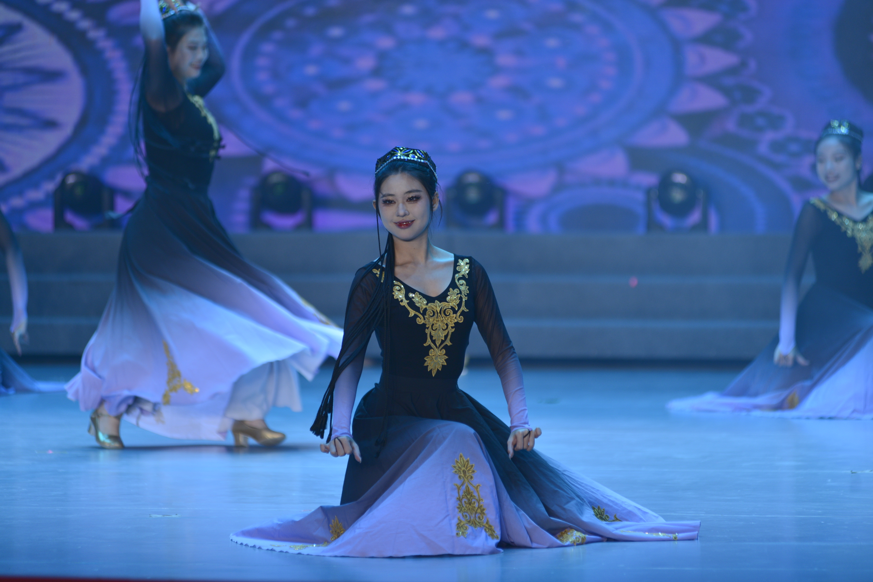 民间民族舞 (2) 民间民族舞 (2)