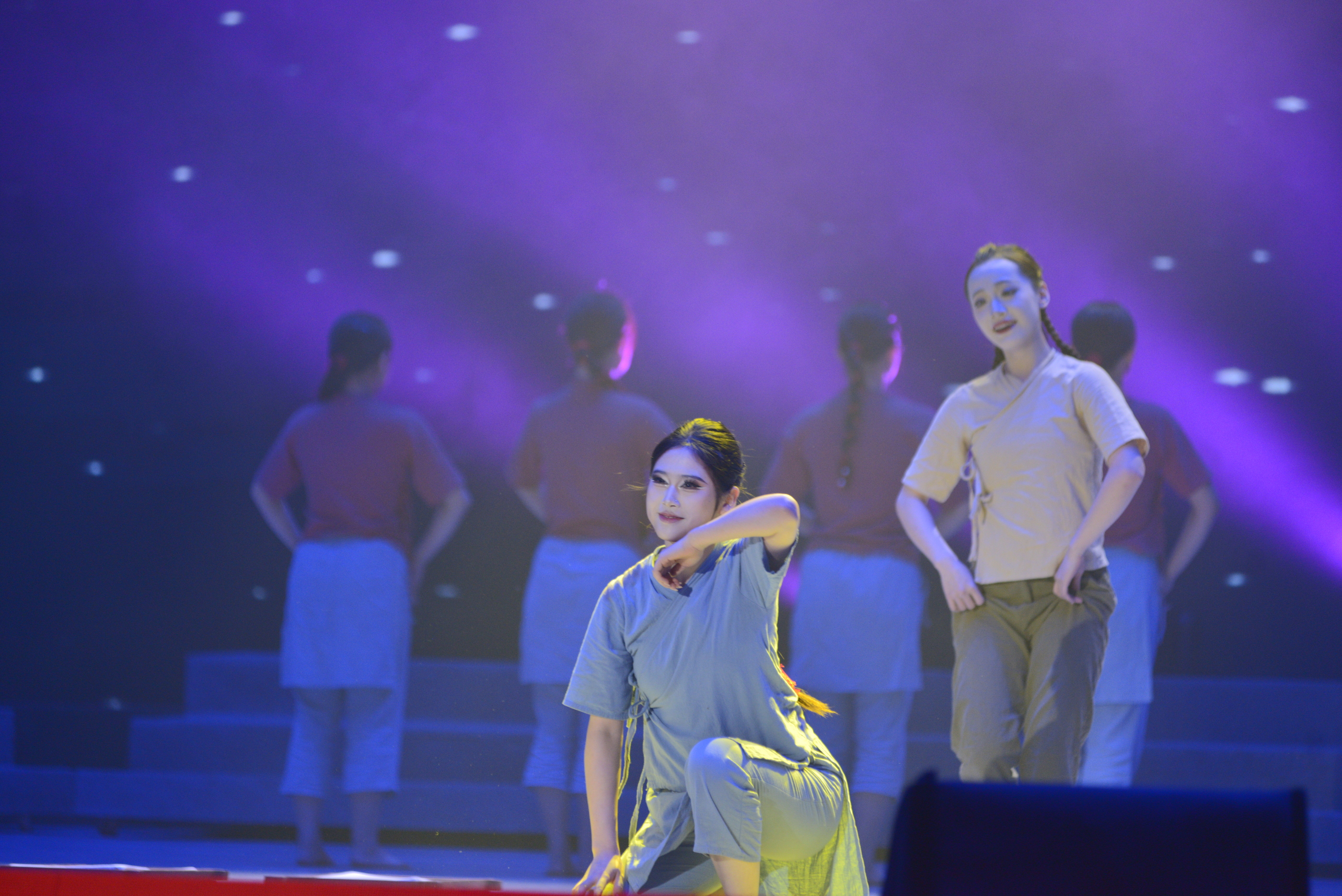 踩曲姑娘 (2) 踩曲姑娘 (2)