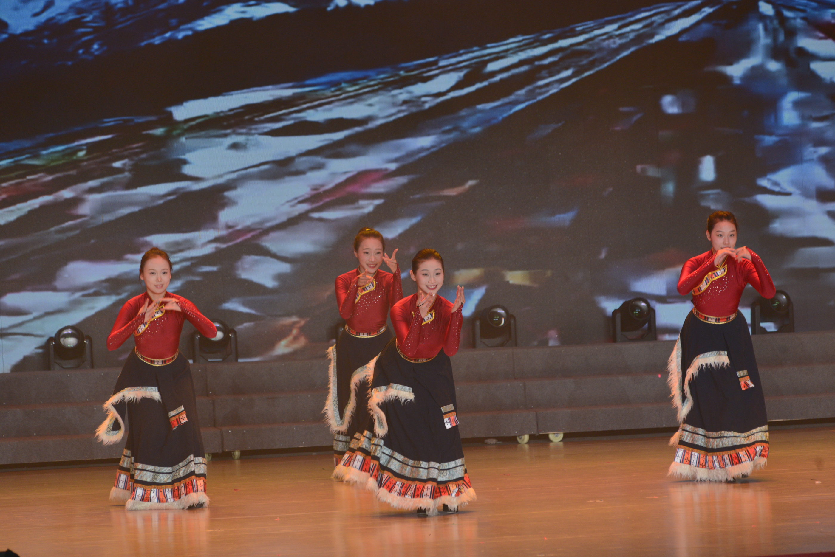 民间民族舞 (4) 民间民族舞 (4)